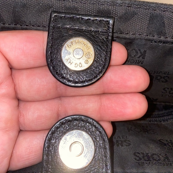 Micheal Kors Handbag - Picture 3 of 7